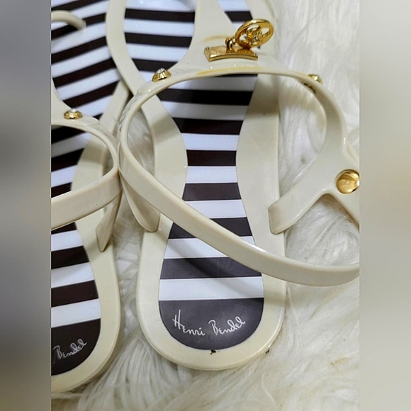 Henri Bendel Striped Goldtone Crest Jelly Ankle Strap Sandals Size 7🌴 - Picture 5 of 10